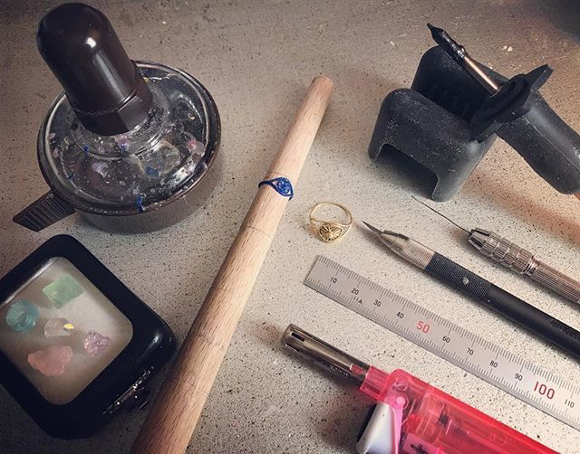 moegi_design's tweet photo. 原型製作day👁💕💎💕
#sedmikrasky #jewelrymaking #mywork #makingof #wax #eyering #gemring #silver925 #原型 #鉱物 #ピンキーリング #👁 #🔥 #個性派アクセサリー https://t.co/OPIn7lJVff