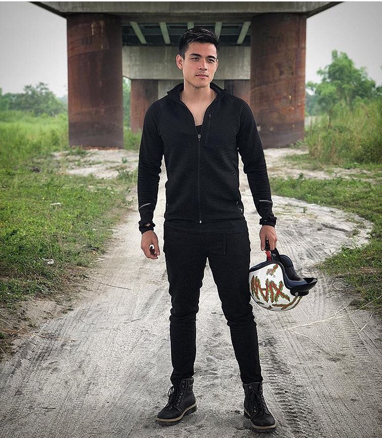 XianAlliance's tweet photo. Leaning towards Maverick? Boom!
🎧 Take my breath away... Take my breath away 🎧🎤
#celebritycarwars
#historyasia
#XianLim https://t.co/0Rs8vZQfwI