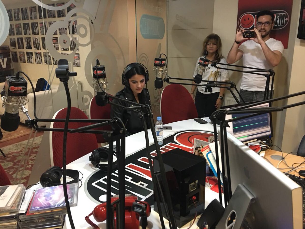 warnermusicmex's tweet photo. Estamos muy contentos de saber que a @MaiteOficial le está yendo increíble en #España con la promoción de su sencillo #ComoYoTeQuiero y #QuiénEsEse ft. @carlosbaute &amp; @Juhnelallstar 🙌🏻💖🔥 ¡Bravo! https://t.co/g500WFFBXt