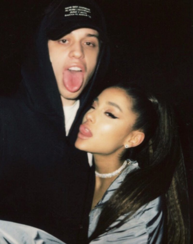 Ch3Plus's tweet photo. ข่าวคู่รักไฟแรงเช้านี้ Ariana Grande และ Pete Davidson ที่เพิ่งประกาศคบกันได้ประมาณ 3 อาทิตย์
ล่าสุดมีข่าวว่าทั้งคู่หมั้นกันเรียบร้อยแล้ว💍 เป็นอีกคู่ที่น่ารักมากๆ😊
#ArianaGrande #PeteDavidson #MelloUpdate https://t.co/w7G0fNXgNv