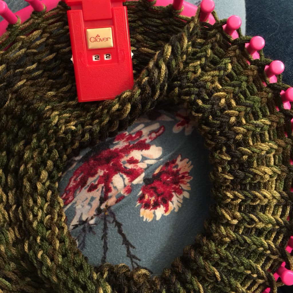 handmade4usmil's tweet photo. 22 rows and we’re flipping that brim 👊 Time to call it a night, folks. Sleep well and we’ll see you’all tomorrow!

#WarmAHomelessVet #SupportOurVeterans #knitforgood #loomknitting #22rows #flipthatbrim https://t.co/IS8mmqVnsM