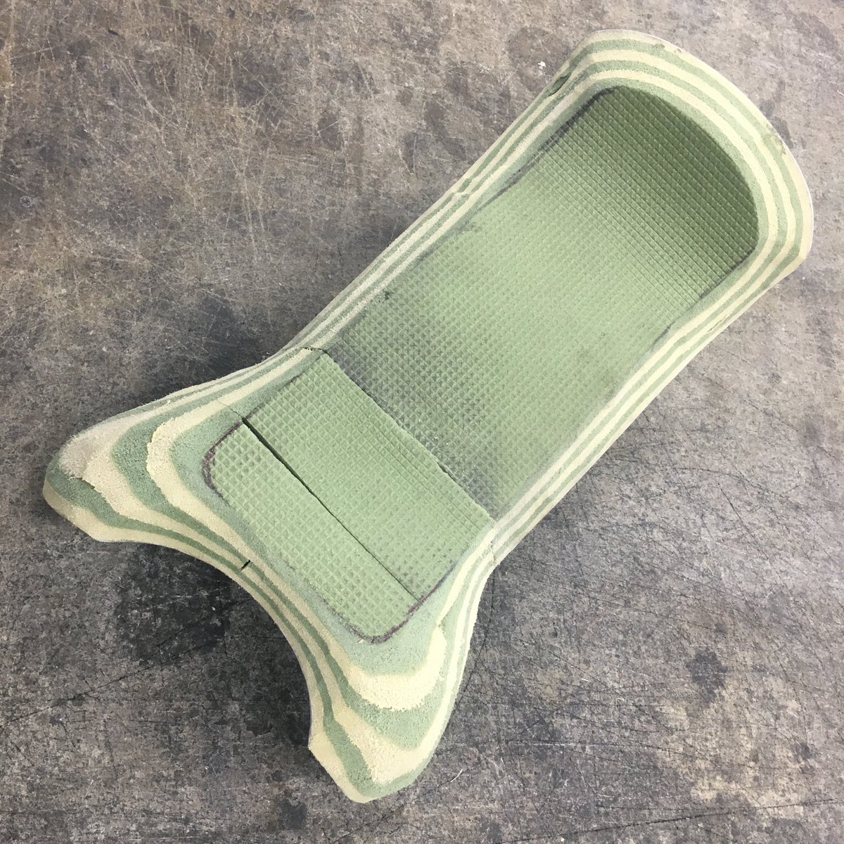 ace_miyazaki's tweet photo. 映画撮影用のシートベースが アメリカCHABOTT ENGINEERING から到着。
エグい形してらっさる。ウフフ。こりゃ楽しいね。やっぱこうでなくちゃ。
さて、ガッツリ修正かけます!
#chabottengineering #shinyakimura https://t.co/OPcCw8w0cQ