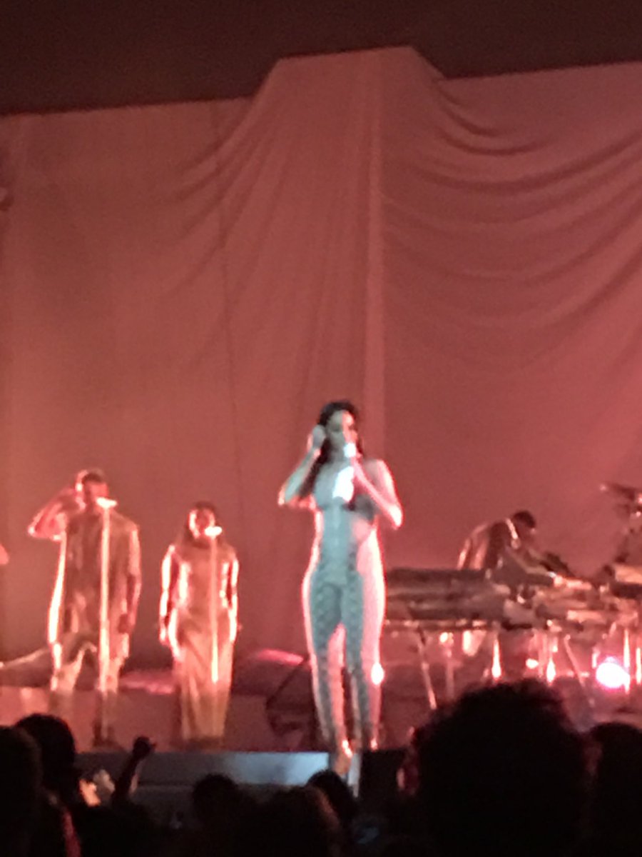 shelbieb0312's tweet photo. Best night ever @rihanna come back to SLC!!! #twoyearslater #bestnightever #i❤️uRiRi https://t.co/Xe1OtMYqzm