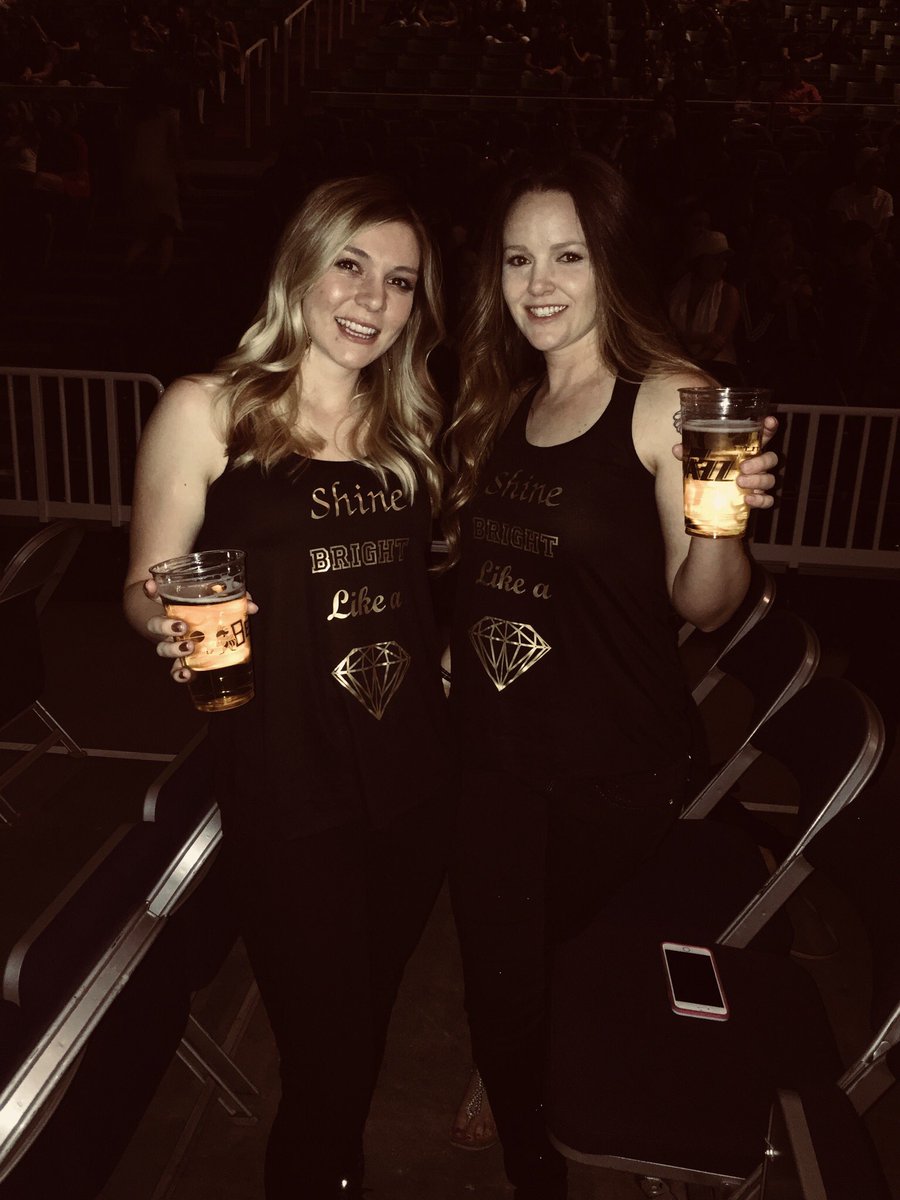 shelbieb0312's tweet photo. Best night ever @rihanna come back to SLC!!! #twoyearslater #bestnightever #i❤️uRiRi https://t.co/Xe1OtMYqzm