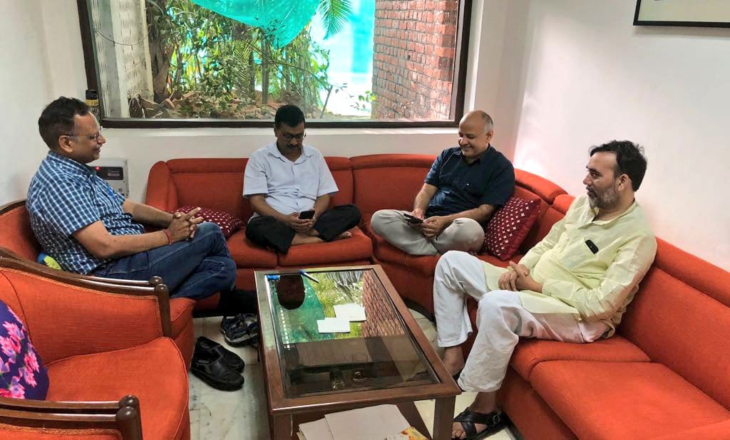 More than 15 Hours at LG House, asking him to Send IAS Officers stalling Delhi to Work
*Pic 1, 11 June; <a href="/ArvindKejriwal/">Arvind Kejriwal</a> <a href="/msisodia/">Manish Sisodia</a> <a href="/SatyendarJain/">Satyendar Jain</a> <a href="/AapKaGopalRai/">Gopal Rai</a> at LG House 
*Pic 2 ; Slept at LG House 
*Pic 3, 12 June ; Morning at LG House 
#संघर्ष_जारी_है