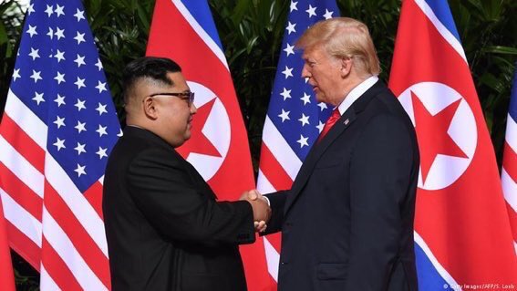 偶然にも色のトーンが一致し 北朝鮮とアメリカの国旗 並ぶとオシャレ説 ツイッター社は特別な絵文字を表示 Togetter