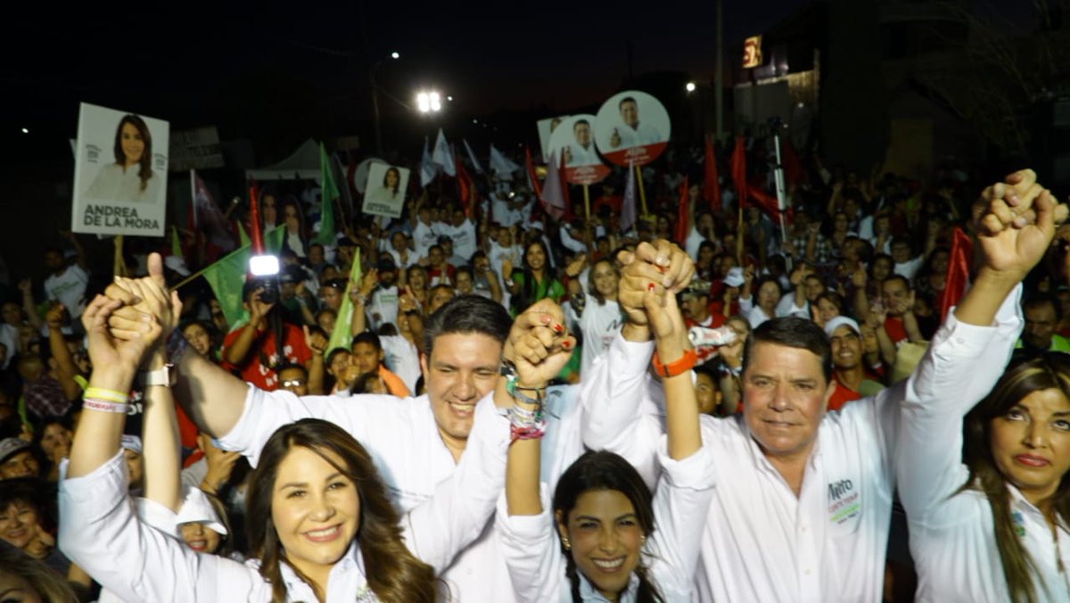 sylbeltrones's tweet photo. Muchas gracias Agua Prieta por su apoyo! Sin duda tenemos al mejor equipo con las mejores propuestas @Andrea_Dson, @Irmateranv, @ROBLESPOMPA y @vmijitoteran #ConMuchoSonora https://t.co/aYjlDh8Mvu