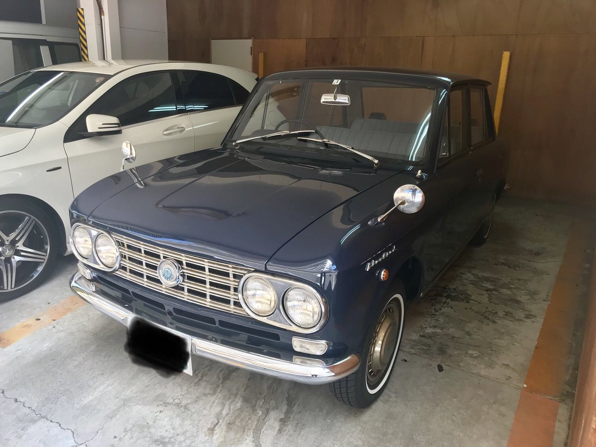 pandapepot's tweet photo. lunch time walking #classiccar #boxtype #minicooper #classic #car #cars https://t.co/WbviyWcrO0
