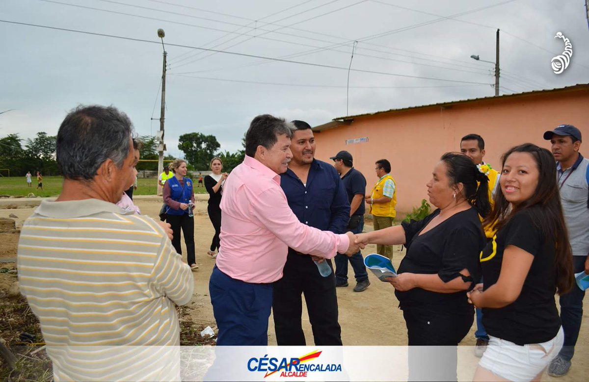 cesarencaladae's tweet photo. Realizamos recorrido y supervisión de la obra vial que se ejecuta en las calles de la parroquia Buenavista. Además dialogamos con la ciudadanía quienes realizan deporte en la cancha del sector para adecentar el espacio deportivo #ConObrasCambiamosPasaje #ObrasBuenavista https://t.co/JNAEtjwCH9