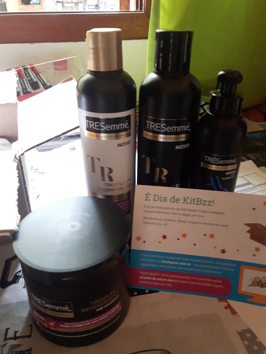 mkemakeup's tweet photo. #Recebigratis esses maravilhosos produtos da BzzAgent são produtos da @TRESemmé para regeneração capilar maravilhoso com um perfume agradável e o melhor de tudo super eficaz deixando os fios realmente hidratado. https://t.co/11uIuxxoGl