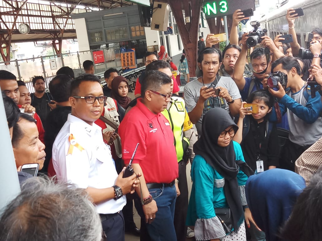 DPDREPDEMJATENG's tweet photo. 1/ PDI Perjuangan: Gotong Royong Mudik Lebaran Tekankan Semangat Kekeluargaan #MudikSeruPDIP2018 #MudikPDIPerjuangan2018 https://t.co/imucyEK7VQ