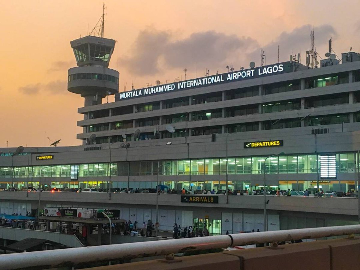 myvoyageback's tweet photo. #myvoyageback @lagosairport
・・・
Going places with a beautiful sunset 🌇
Happy weekend! 📷: @oviosu

#LagosAirport #Lagos #LOS #DNMM #MMIA #beautiful #sunset #sky #aviation #colours #airport #view #ControlTower #architecture #art #travel #design #lovetravel #avgeek #flying https://t.co/DhCTvGVIVU