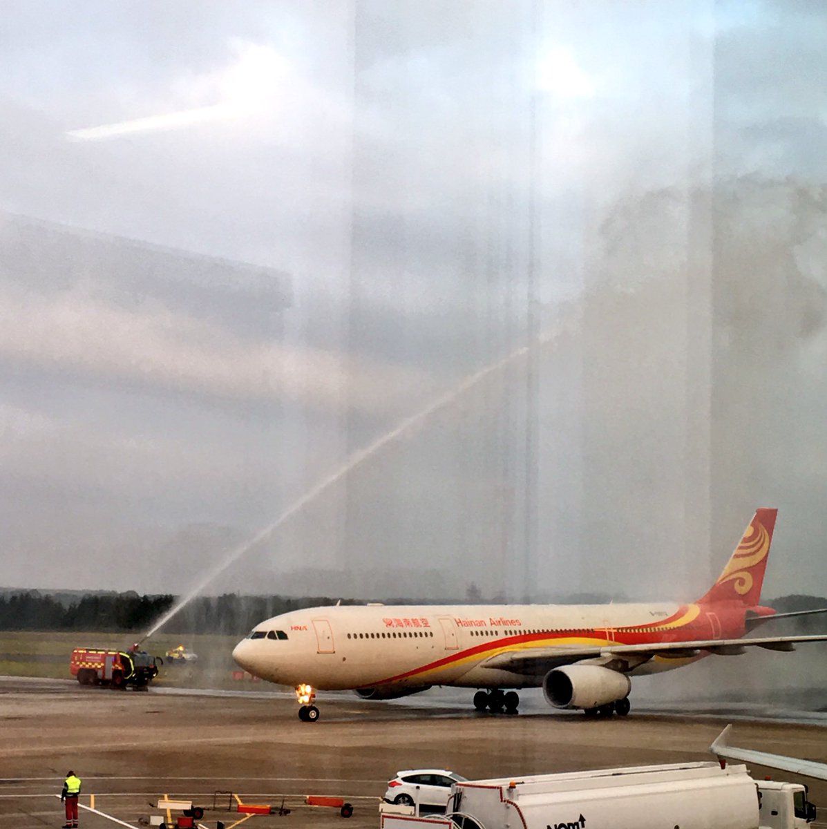 LaingsJewellers's tweet photo. Proud sponsors of the first direct flight from China -> Scotland! @EDI_Airport @edinburgh @HainanAirlines #ChinaAirLink https://t.co/dTUmtAfLrh