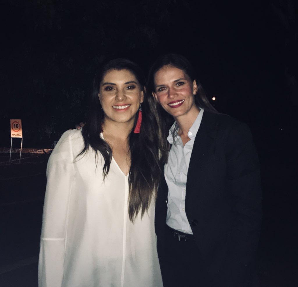 MarisolesAg's tweet photo. Mi reconocimiento como Presidenta del @PriMoreliaCM pero sobretodo como mujer y moreliana a @daniDlosantos por su excelente desempeño en el debate organizado por el grupo Morelos.
Firmeza, sensibilidad y propuestas viables #DanielaPresidenta https://t.co/px6p1jfSdT