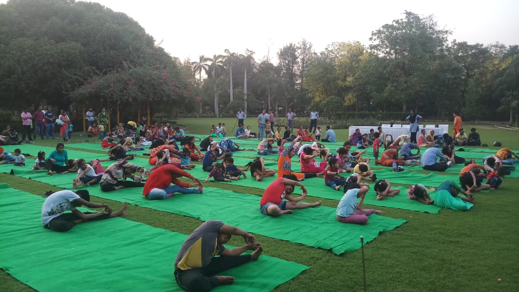 tweetndmc's tweet photo. #NDMC is organising #yoga camps as part of a build-up programme for the fourth #InternationalDayOfYoga on June 21. The camps are held at Talkatora Garden, Nehru Park and Lodhi Garden daily between 6.15 a.m. and 7.45 a.m. #SwasthRahoMastRaho #SwasthNDMC #HealthierGenerations https://t.co/AmdZK3xf53