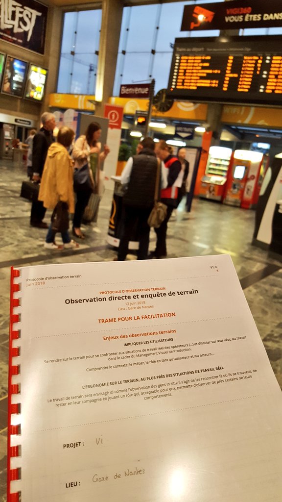 brongier's tweet photo. Observation directe et enquête de terrain des Volontaires de l'Information @SNCF en situation très perturbée [Grève + Inondation] Au plus près des utilisateurs en gare de Nantes #VI #refontevi #UX #EX #EmployeeExperience #designthinking https://t.co/XfC2Halm4h