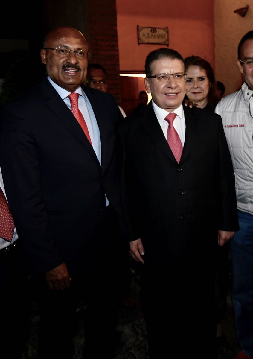 JuarezCisneros's tweet photo. Me dio mucho gusto acompañar al próximo Gobernador de #puebla , @EnriqueDogerG_ , en el #DebatePuebla . En el @PRI_Nacional estamos seguros que ganó con las mejores propuestas y que con él habrá un #cambioseguro  para las familias poblanas. https://t.co/ieursuiuPg
