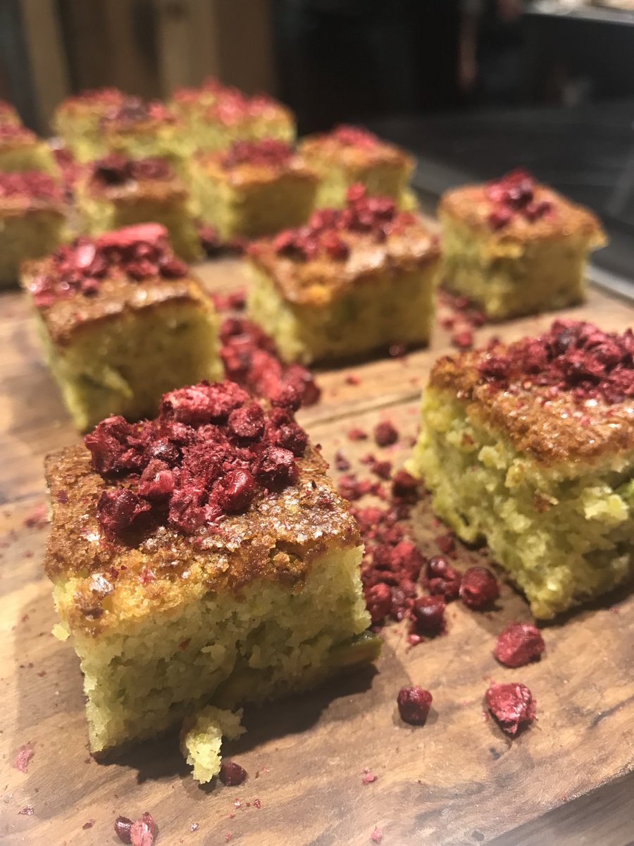 GastroEnlace's tweet photo. Mañana arranca el nuevo proyecto del @barzeruko. Anoche tuvimos la oportunidad de probar algunas de sus creaciones. Sencillamente maravillosas. No os los perdáis 😉😋 #Zeruko #Donostia #SanSebastian #food #gastro https://t.co/MoiHOliszI