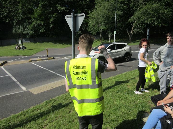DonegalYR's tweet photo. Our Lifford learners organised a clean-up of the town last Friday, as part of @donegalcouncil’s #BigDonegalCleanUp 2018. Well done to all. #WeAreYouthreach https://t.co/VpSuwJDXcZ
