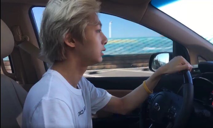 parachwetamol's tweet photo. ngabuburit bareng hyungwon:

“yang, jadi buka di mana?”

“gatau aku juga bingung, won”

“tapi ini macet bgt kira-kira keburu ngga ya?” https://t.co/7aIMHii53w
