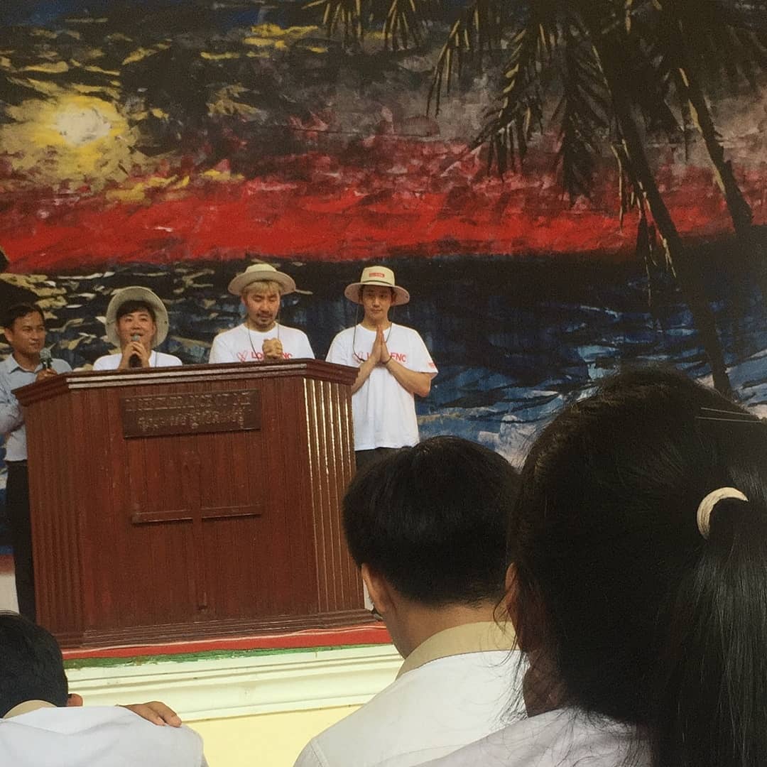 for_JungHaeIn's tweet photo. Hae In is now doing volunteer activities in Cambodia.💕💗
  해인, 캄보디아에서 봉사활동중...

#JungHaeIn #정해인 #丁海寅

* from ena__rita Insta https://t.co/BG9QwbPHvI