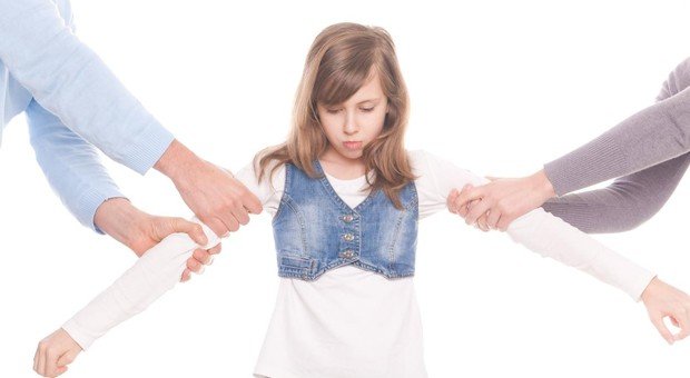 silviaalava's tweet photo. En un divorcio o en una separación con menores de por medio es de suma importancia que tanto el #padre como la #madre eduquen en la misma dirección y no caigan en el error de «comprar al niño».. Colaboración con el diario @abc_es https://t.co/W02pto2XyD https://t.co/uhQthwnWql
