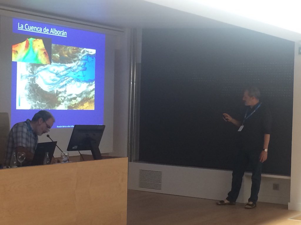 GeolMarSGE's tweet photo. Ferran Estrada @ICMCSIC nos habla del modelo de identacion tectónica en la Cuenca del #MarDeAlboran y de la Falla de Averroes en #IBERFAULT 2018 @IGME1849 @CanalUGR @IACT_divulga @ICMCSIC @gemar_ieo @campusdelmar @CienciasMarUA @UA_Universitat @IEO_Malaga https://t.co/URJfUzb9xW