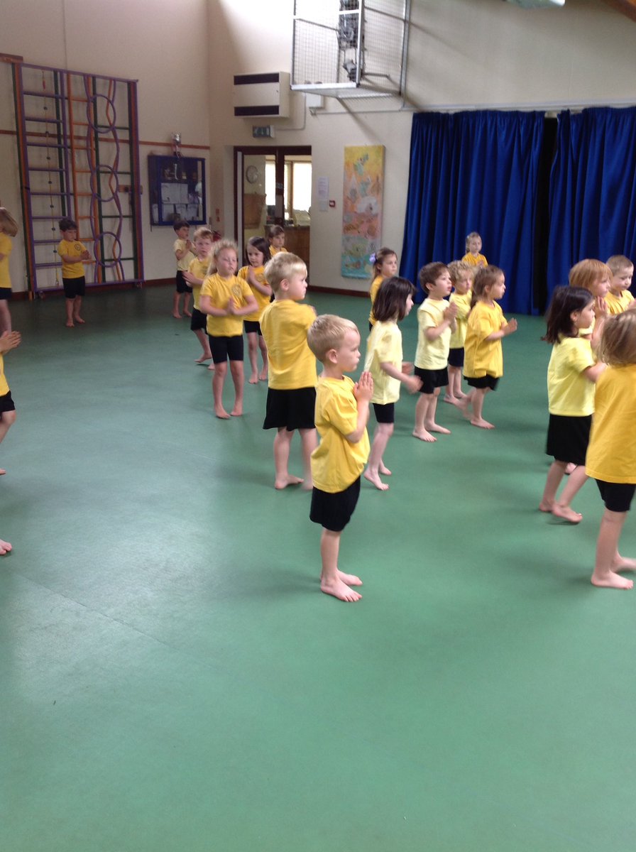 RedClassCKIS's tweet photo. We loved learning a Chinese dance today! https://t.co/ASnUx01Uat
