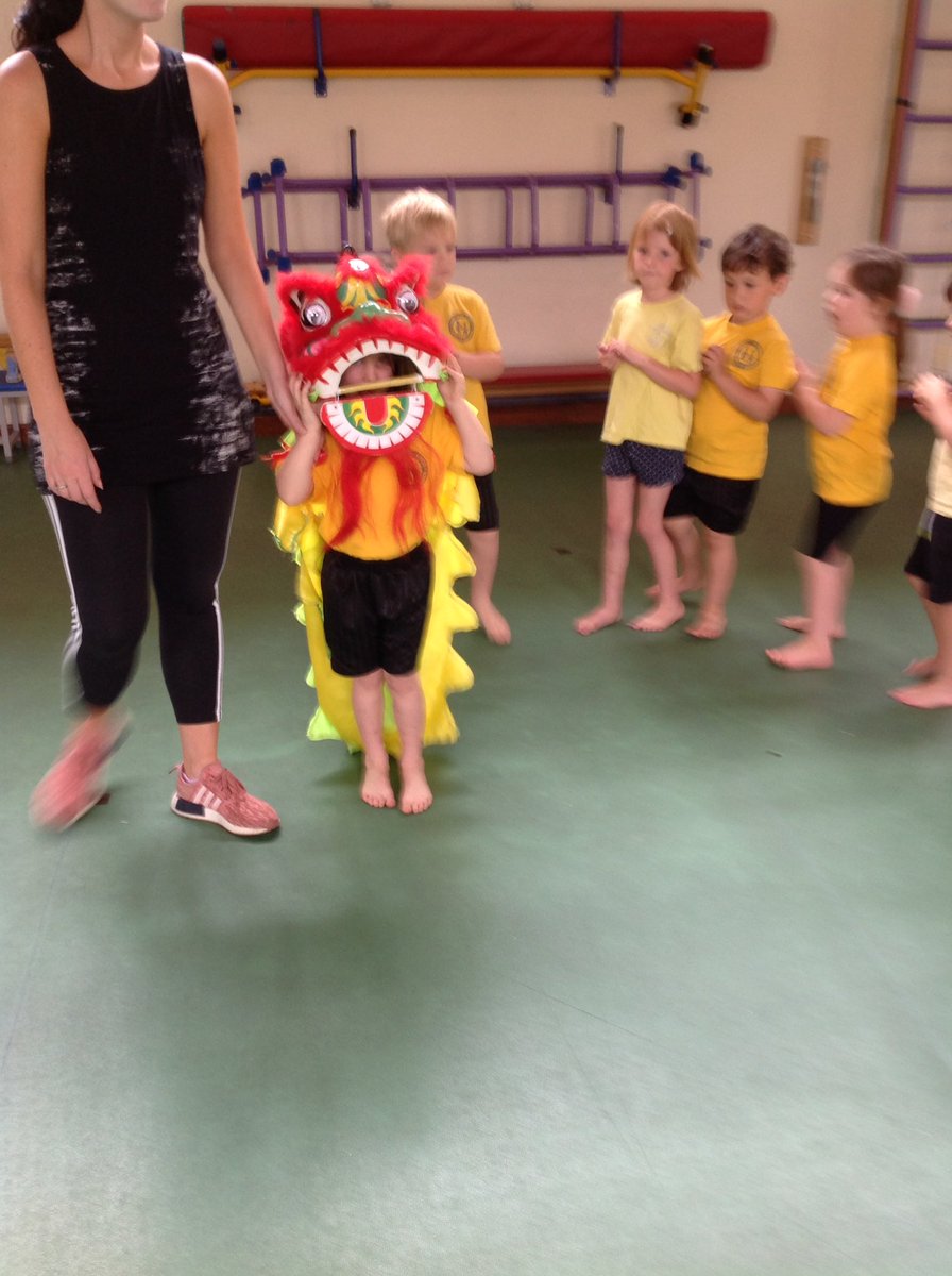 RedClassCKIS's tweet photo. We loved learning a Chinese dance today! https://t.co/ASnUx01Uat