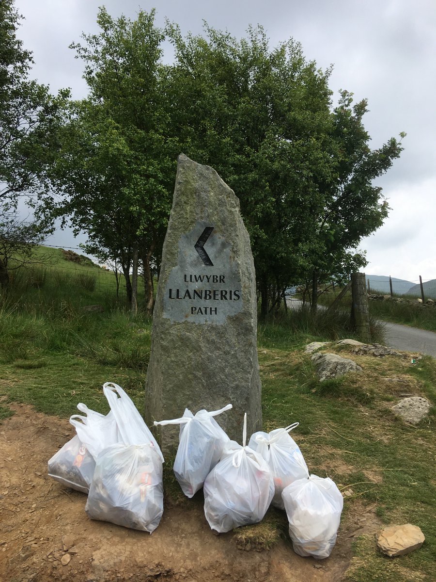 Our Volunteer Wardens walked the Llanberis path on the weekend. They collected 7 bags of litter on Saturday and 9 on Sunday! The majority was plastic bottles which is disappointing despite the recent publicity on plastic! Please take your rubbish off the mountain!

#Wyddfalan