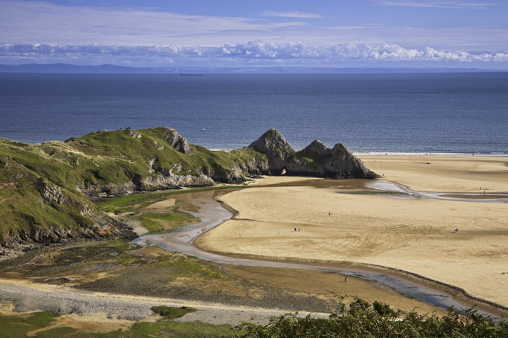 VisitWalesBiz's tweet photo. Great to have such stunning places in #Wales and recently award @threecliffsbay  5 Visit Wales #grading stars. Check out their reaction. @TourismSwansea https://t.co/rRJx25WClC https://t.co/GuKR7bt1Xr