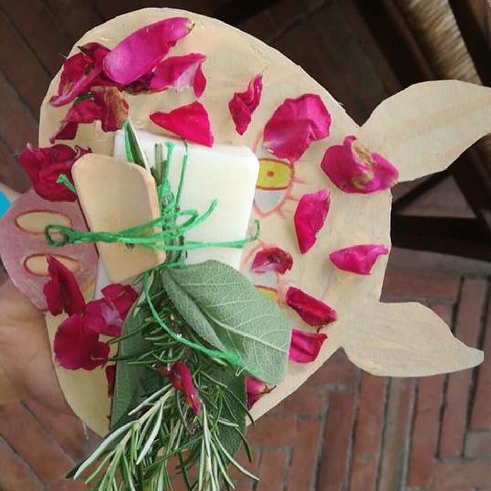 RinascimentoWeb's tweet photo. Una tradizione della Festa del Rinascimento: i laboratori per bambini!!! 
#fdrunicatraletante
#rinascimento2018 https://t.co/YpJ63MqAw6