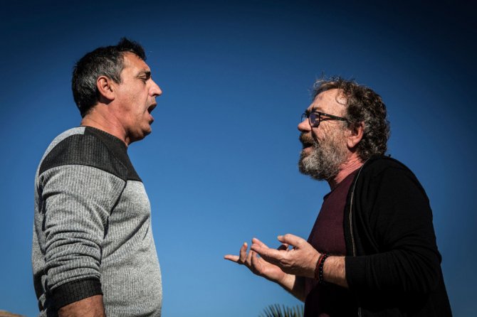 PepBotifarra's tweet photo. Avui a les 22 h. en À Punt Televisió, podreu veure el primer capítol (d'un total de 13), de la sèrie Bambant per casa, protagonitzada per Miquel Gil i un servidor. Espere que us agrade.

(La fotografia és de Juan Miguel Morales). https://t.co/bwSXDlJYfk