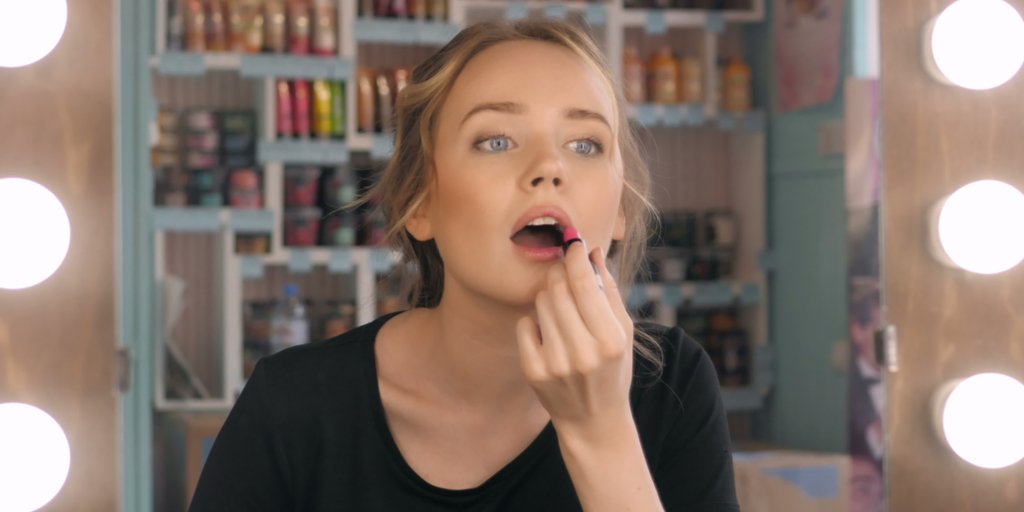 Streamago's tweet photo. Getting ready for the day or want some inspiration? 💄👄💄 https://t.co/n12d1yn1z6
