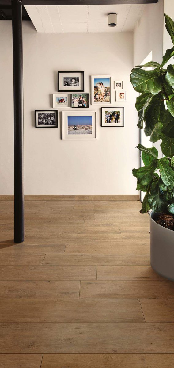 Als je van sfeer én comfort "hout" kies voor houtlooktegels i.p.v. hout of laminaat.

Nooit impregneren of schuren, makkelijke schoonmaak, ideaal met vloerverwarming en voelen zich thuis in iedere ruimte.

tegels.com heeft een zeer uitgebreid assortiment.