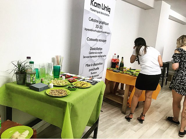 EditioPixygraph's tweet photo. Notre café littéraire a ouvert ses portes le samedi 9 Juin 2018.
Une soirée formidable avec des échanges incroyables, enrichissants, plein de bonne humeur avec une très bonne ambiance ! #éditionspixygraph #lantredeslucioles #inauguration #roman #cafélitérraire #book #livre #party https://t.co/k1Win78I0N