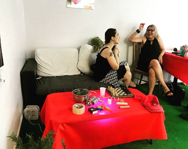 EditioPixygraph's tweet photo. Notre café littéraire a ouvert ses portes le samedi 9 Juin 2018.
Une soirée formidable avec des échanges incroyables, enrichissants, plein de bonne humeur avec une très bonne ambiance ! #éditionspixygraph #lantredeslucioles #inauguration #roman #cafélitérraire #book #livre #party https://t.co/k1Win78I0N