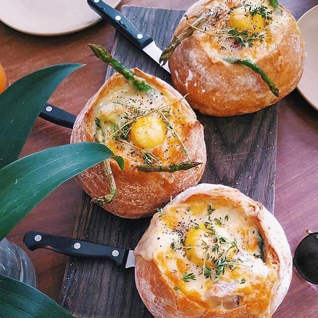 WellbeingCafes's tweet photo. Morning! Hands up who needs one of these? 🤗 @TheBargeHouse  #breakfastinbread #thebargehouse #eastlondon #sundaybrunch #picoftheday #brunch #weekendvibes #londonfoodie #eatlondon #brunchtime https://t.co/tAhizCA89c