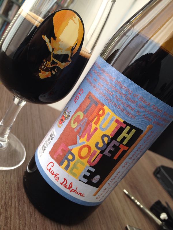 Hoy queremos presentaros una Imperial Stout espectacular, la Cuvée Delphine de <a href="/struise/">Struise Breweries</a> 
Intensa y compleja, con notas de licor, madera, frutas y chocolate. 😋😋
belgasonline.com/es/producto/cu…