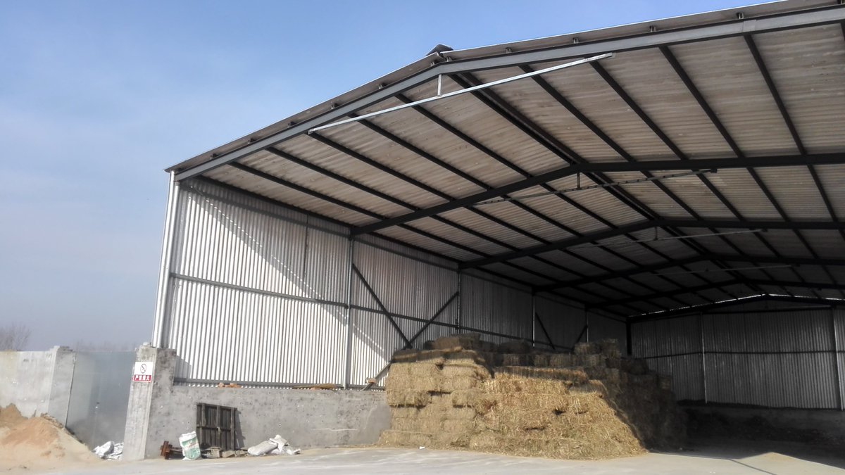 project_years's tweet photo. Farm shed , since the MgO wave sheet is fireproof and heat insulation , so it is very fit for to store forage and tools .design for you according your requirement  , include the light structure , install easy . https:https://t.co/2EibCZD5fW https://t.co/sEKnIITdH1