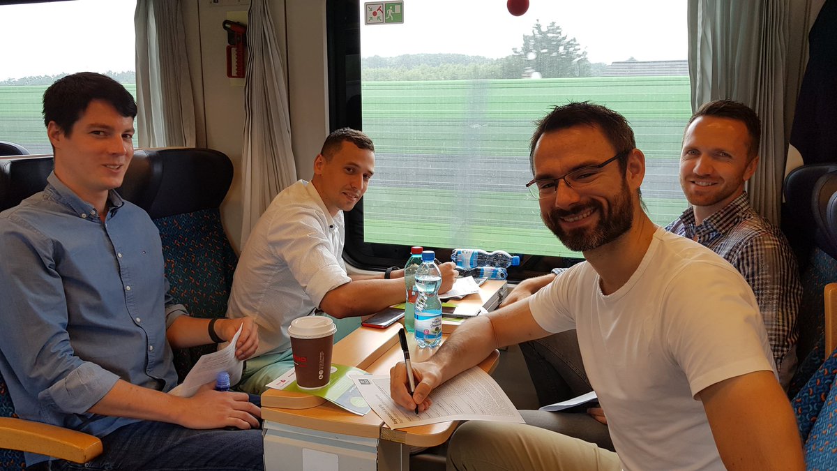 milansmid's tweet photo. U zápisu #cee2018 @sheraken @Alzacz @milanpolakcz @hanyes @Pilulkacz @zbozi_cz díky za pozvání @SimonaKijonkova https://t.co/eOjIhHqU86