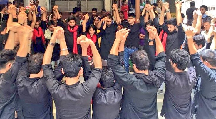ArvindGaur's tweet photo. Asmita Theatre performing Street play #Zindagi to spread awareness for #BloodDonation in different areas of Delhi and NCR #WorldBloodDonorDay  @BloodDonorsIn #Zindagi #StreetPlay #AsmitaTheatre #BloodMatters #नुक्कड़नाटक #जिंदगी #अस्मिताथिएटर https://t.co/1x5JV52CEg