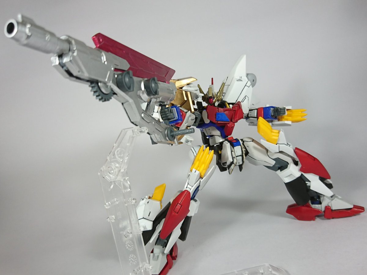 Uzivatel もちぞら模型店もち子 もちお Na Twitteru ライオディザイアは 腕に装着可能なライオクロー 大型ライフルのスピニング ブラスター ビームソードの3つを基本武装とする ブラスターとソードを合体させ 赤い刀身が特徴的なライオブレイドにすることも可能