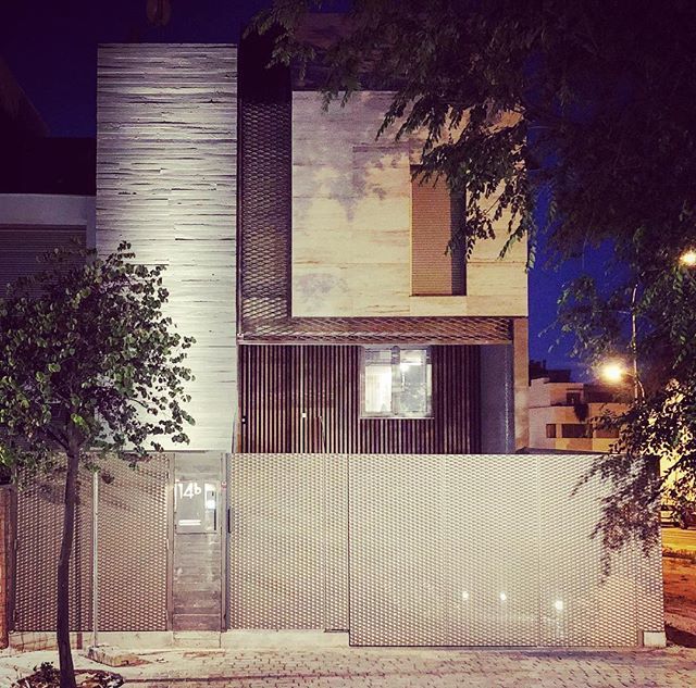 SteynStudio's tweet photo. ‘Night Moves’...#sierrahouse #lighting #dusk #bobseger #concrete #offshutterconcrete #travertine #steynstudio #timberslats #deploye #expandedmetal #instaarchitecture #archilovers #arquitectura #architecture #arquitecturamadrid #casa #diseño #design https://t.co/xsH9LHzr7s https://t.co/sqRVjtcknC