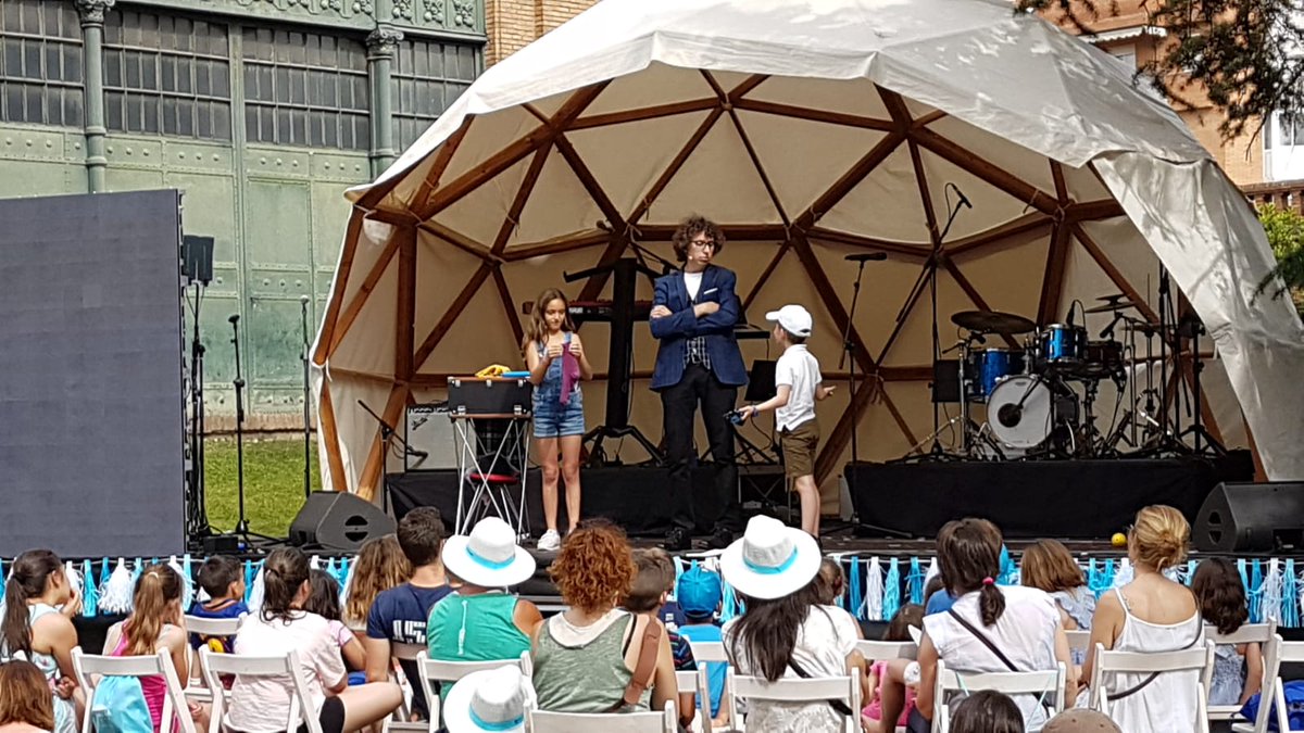 activijoc's tweet image. Festa Major a #Agbar, aigues de Barcelona. Amb el #Jugacirc, Animació itinerant de #Krash i màgia amb el #MagIsaac, amb #Activijoc. Gràcies a @ElTerrat per confiar un cop més en @Activijoc