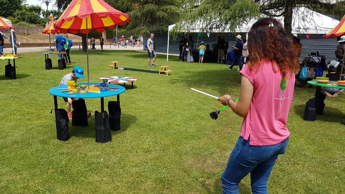 activijoc's tweet image. Festa Major a #Agbar, aigues de Barcelona. Amb el #Jugacirc, Animació itinerant de #Krash i màgia amb el #MagIsaac, amb #Activijoc. Gràcies a @ElTerrat per confiar un cop més en @Activijoc