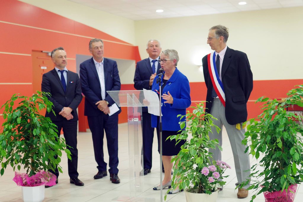 Cd80Centre's tweet photo. À #Oneux ce samedi 9 juin, Jocelyne Martin et Claude Hertault ont inauguré les travaux de requalification du centre du village. Un bel aménagement global soutenu par le Conseil départemental @Somme_fr, dans le cadre de ses différents dispositifs d’appui aux projets communaux. https://t.co/OPOz5KhAGA