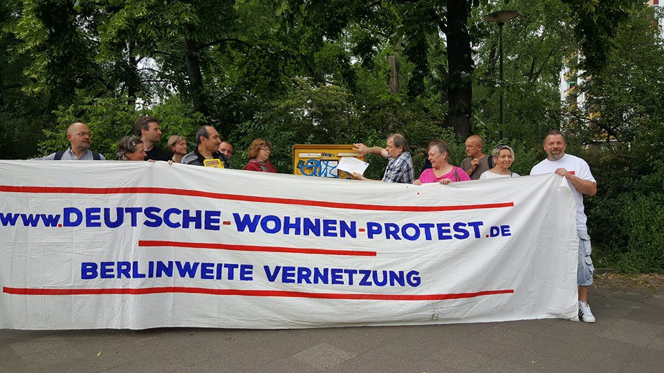 dwenteignen's tweet photo. Wir haben der Deutsche Wohnen AG schon Mal eine #Modernisierungsankündigung für unsere geplante #Dämmungsaktion zur Aktionärsversammlung am Freitag zukommen lassen. Damit denen klar wird: Eure Dämmung führt zu Enthemmung: Deutsche Wohnen enteignen! #dwenteignen https://t.co/HNz1nEB8au