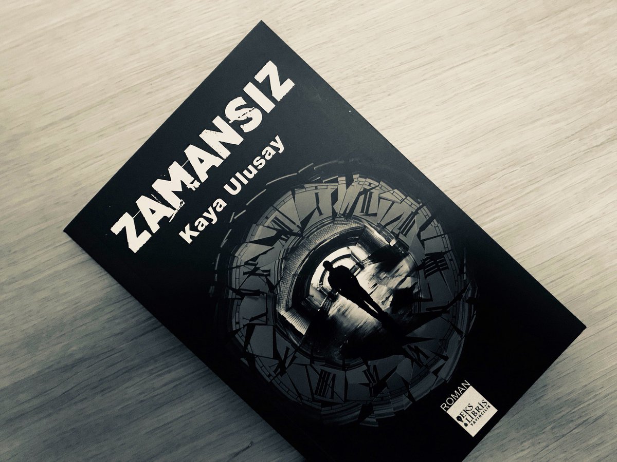 “Gidilen ortamlarda Barbaros için soru kalıpları aynı kalıyor, içerikler değişiyordu. Elif içinse Barbaros hiç değişmiyor, sorunuyla, sıkıntısıyla hep aynı kalıyordu.”

<a href="/kayaulusay/">Kaya Ulusay</a> #zamansız #kitap #kitapyurdu #kitapkurdu #yenikitap #edebiyat #kitaptavsiyesi #roman #yeniçıkanlar