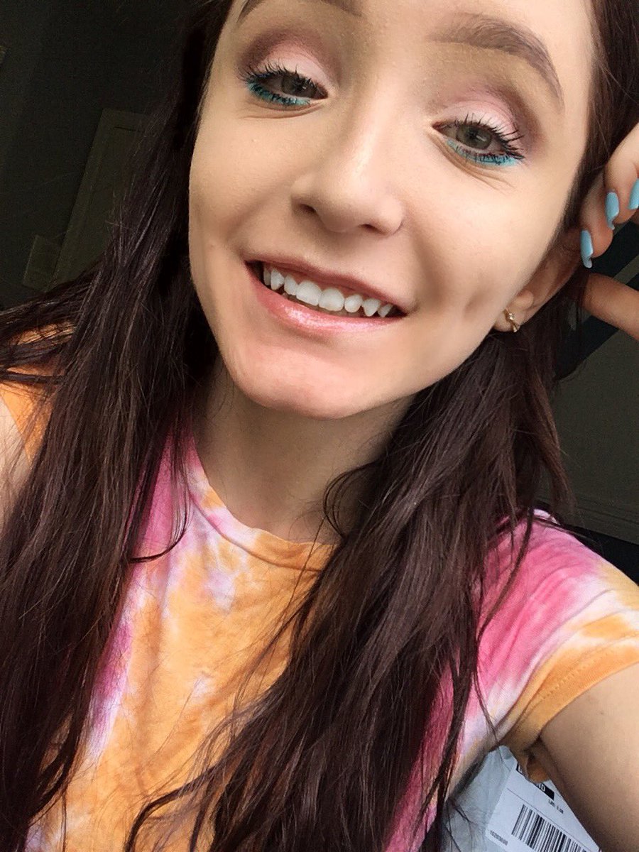 dolan_brat's tweet photo. Happy Tuesday! I hope everyone has a blessed day and don’t forget how important you are! @EthanDolan @GraysonDolan 
#TuesdaySelfie
#DolanSelfie
💜💙🧡❤️ https://t.co/GCnFxoiMcM
